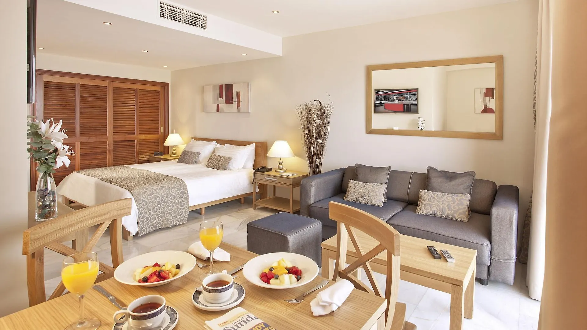 Sunset Beach Club Hotel Apartments Benalmadena 4*,  Spain