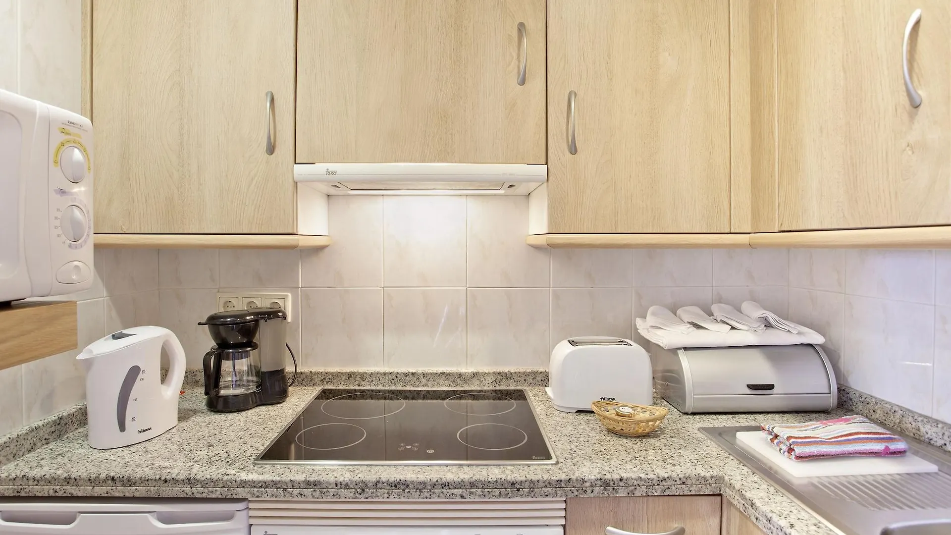 Sunset Beach Club Hotel Apartments Benalmadena 4*,  Spain
